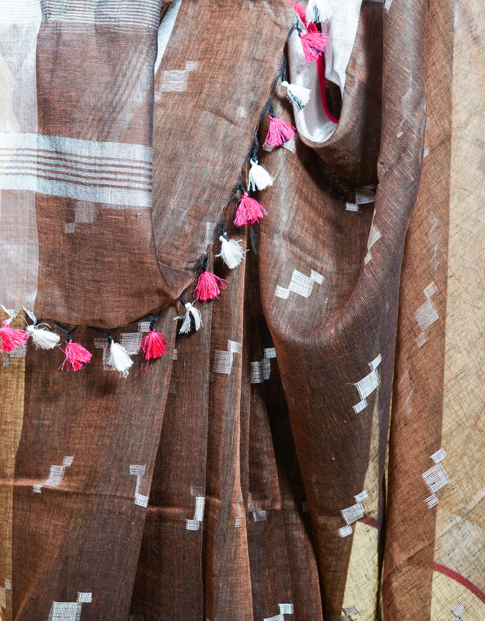 Brown Handwoven Linen Saree With Silver Zari Border And Hand Tasselled Edge - View 4