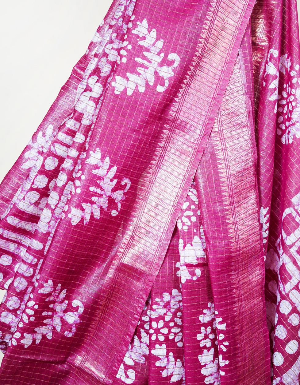 Magenta Mangalkari Kota Viscose Batik Printed Saree - View 4