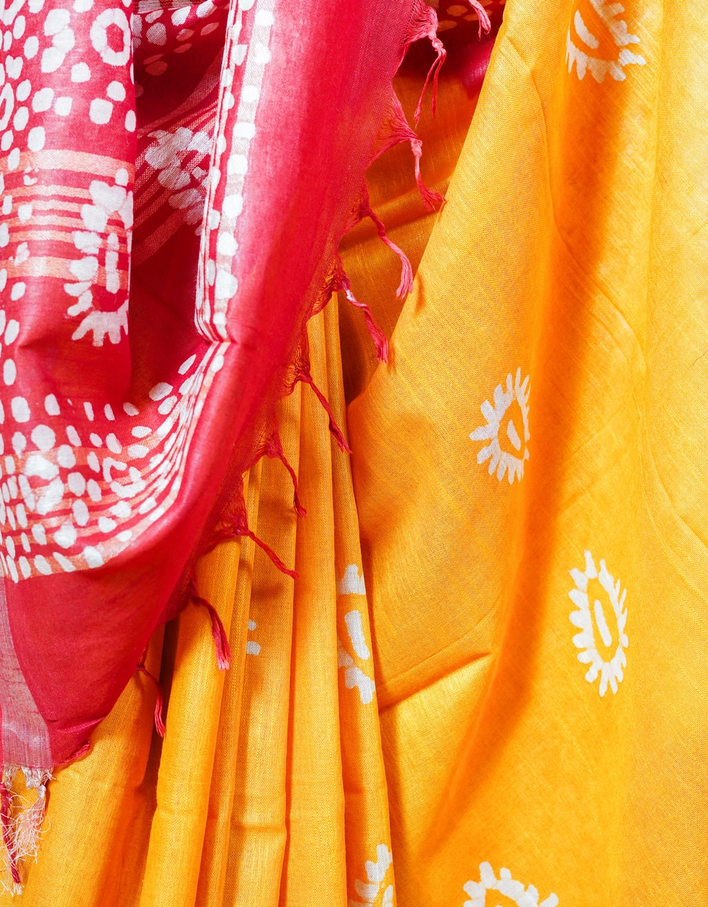 Mustard Dual Tone Cotton Slub Batik Saree - View 4