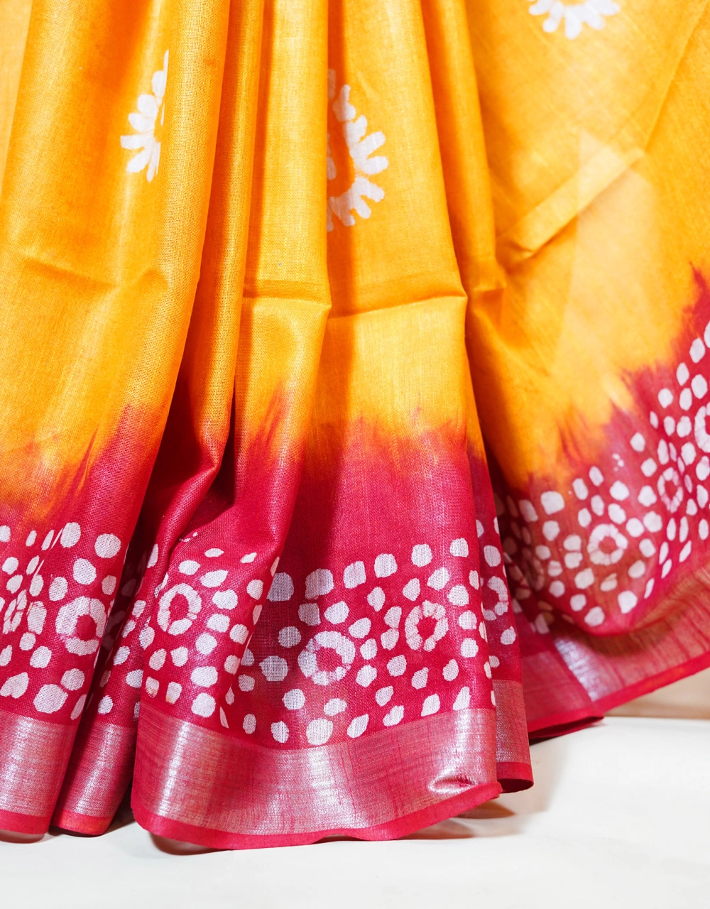 Mustard Dual Tone Cotton Slub Batik Saree - View 5