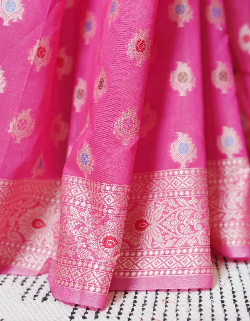 Pink Buta Multicolor Silver Zari Banarasi Cotton Silk Saree - View 12