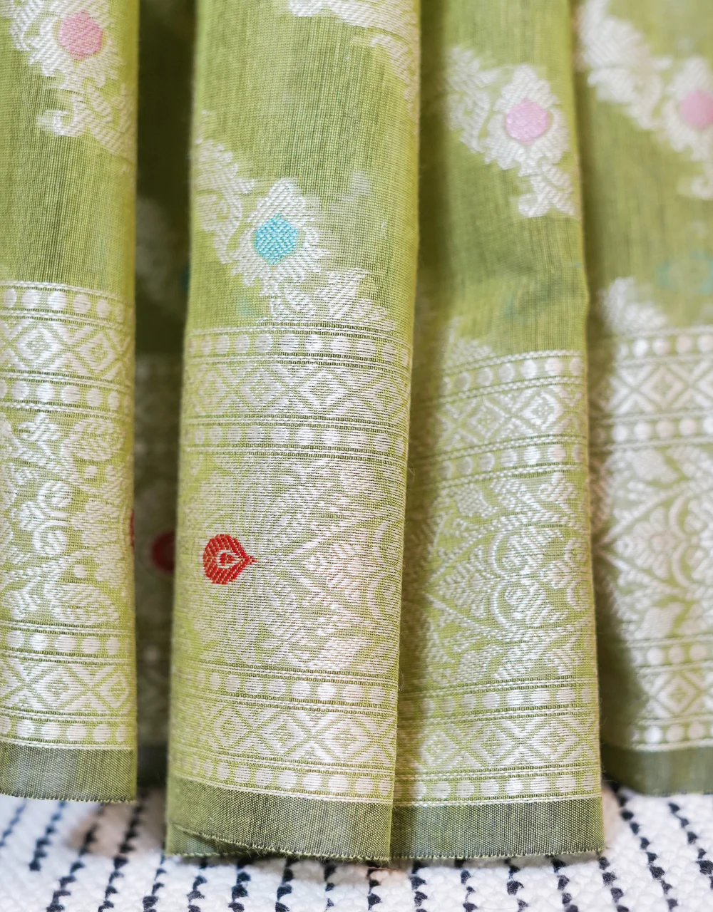Green Silver Zari Banarasi Cotton Silk Saree With Diagonal Floral Weave - View 6