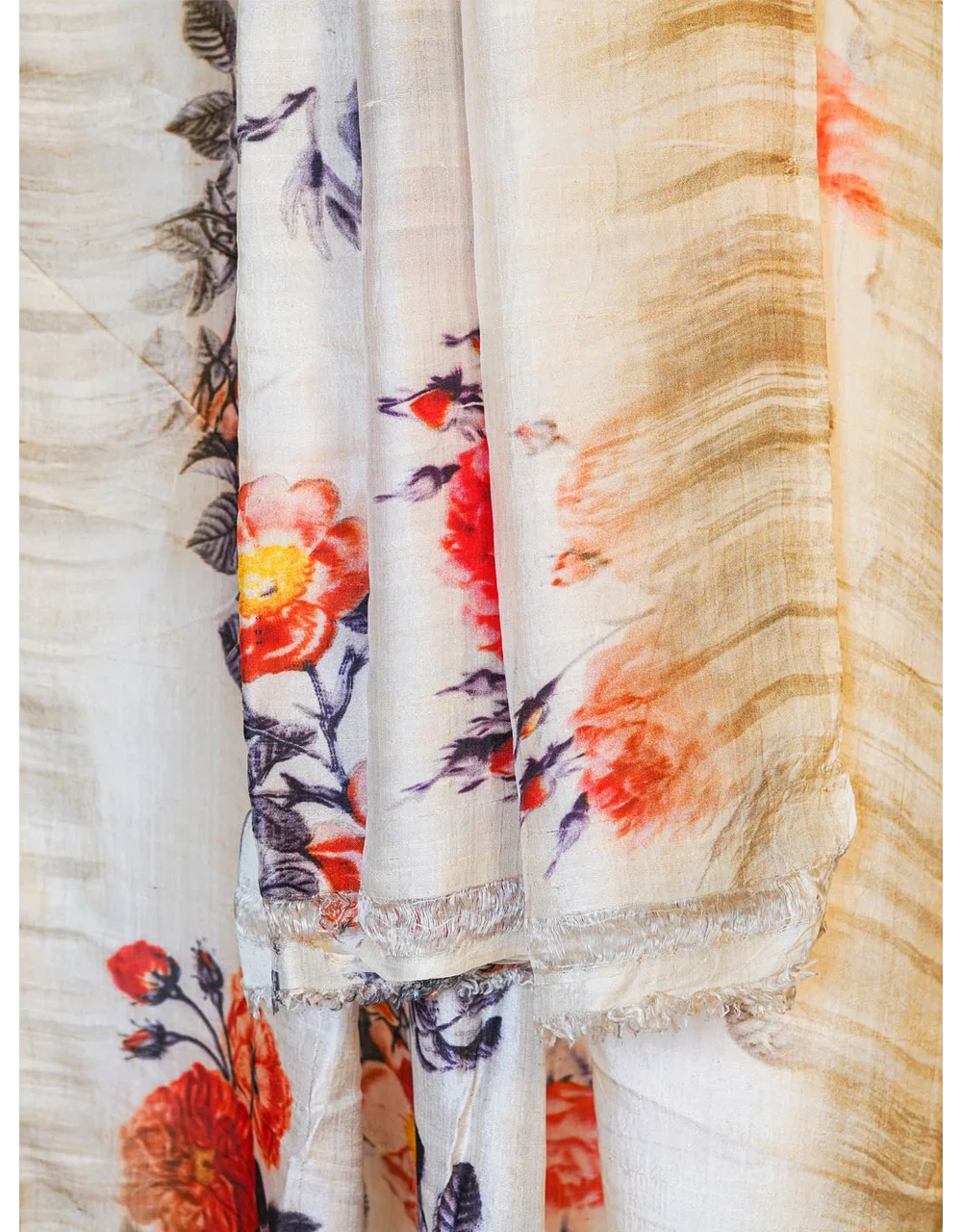 Cream Digital Floral Silk Saree With Multicolour Rose Print - View 3