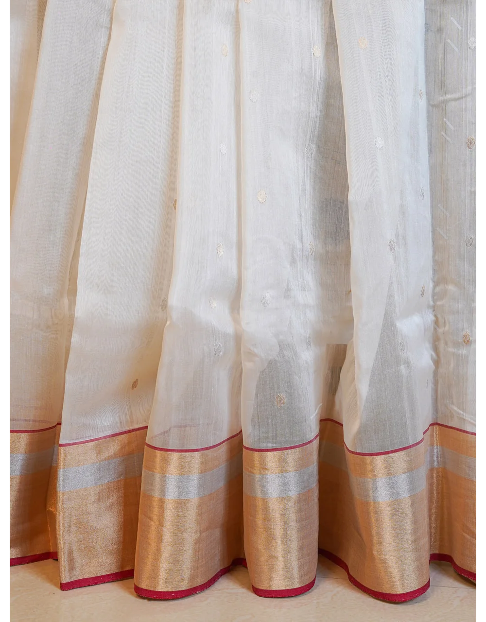 Off White Chanderi Silk Saree With Golden Floral Weave - View 4