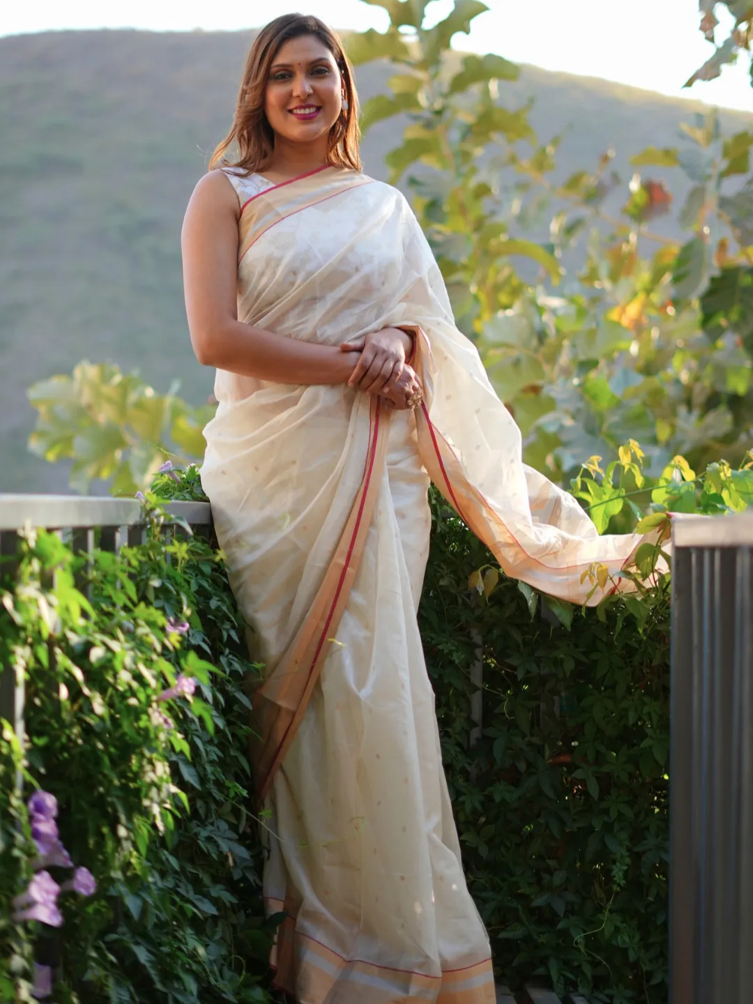  Off White Chanderi Silk Saree With Golden Floral Weave Front view